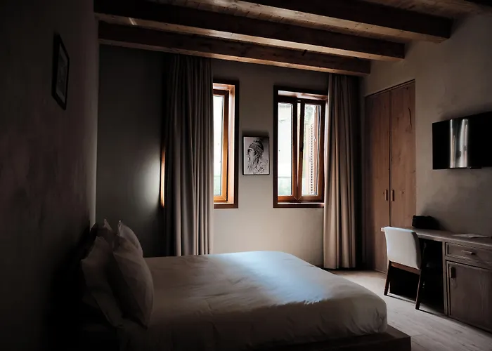 Faces & Places Boutique Tirana