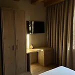 Faces & Places Boutique Hotell Tirana