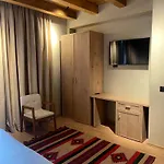Hotell Faces & Places Boutique Tirana