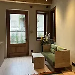 Faces & Places Boutique מלון