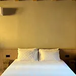 Faces & Places Boutique מלון 4*