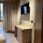 מלון Faces & Places Boutique טיראנה