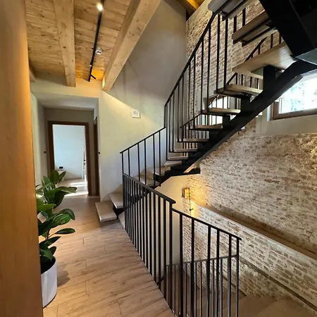 Faces & Places Boutique 3* טיראנה