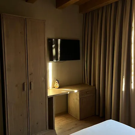Faces & Places Boutique Hotell Tirana