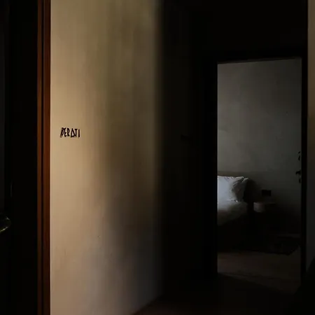 Faces & Places Boutique 地拉那